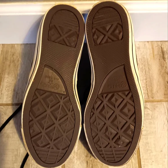 Converse Chuck Taylor All Star Leather HighTop Sneaker - Picture 5 of 7